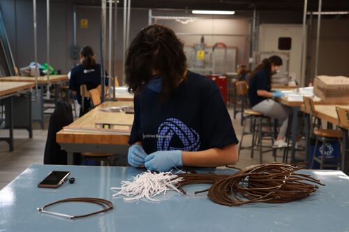 Universidad De La Salle Bajío fabrica caretas biodegradables