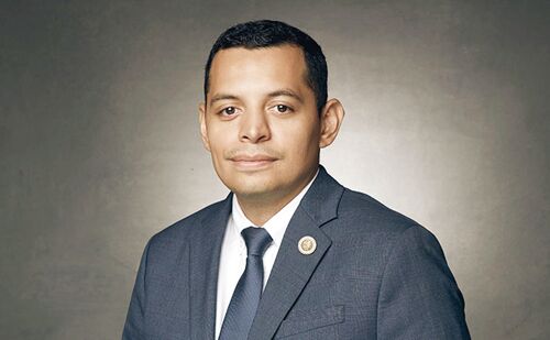 Josh Mejía, recibe premio “Top 40 Under 40 Economic Developers”