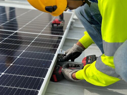 Walmart y Sika México aplican nueva tecnología para reducir 85% del peso de montaje en sus techos solares