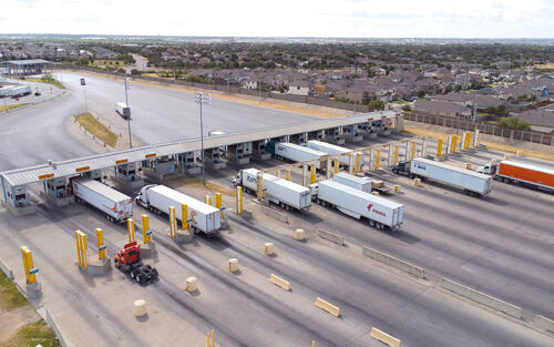 Puentes Internacionales de Laredo, Texas crecen 8% en primer semestre del 2023