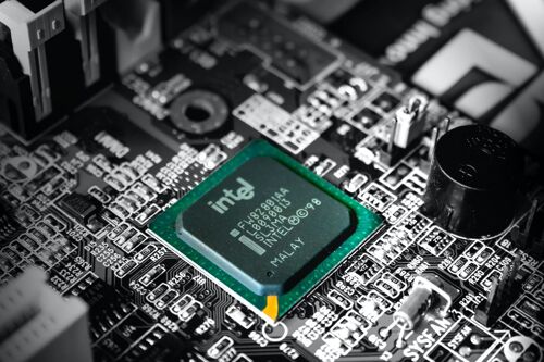 Nueva alianza de Intel permitirá formar a 100 jóvenes mexicanos en desarrollo de chips
