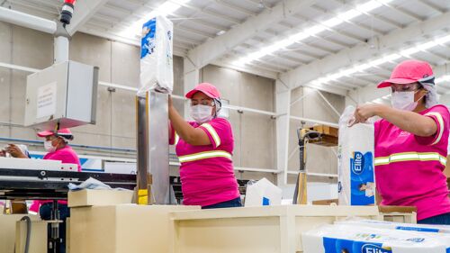 Abren linea de producción operada 100% por mujeres