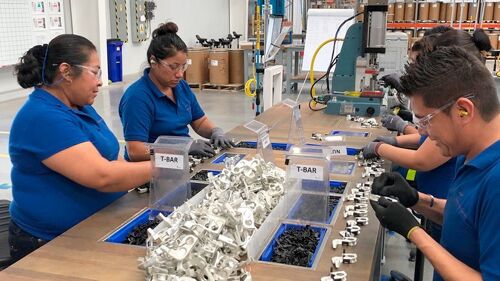 Crédito manufacturero observa mejoría; aumento de 1.1% real anual en septiembre