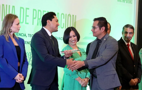Entregan premio de ciencia, tecnología e innovación en SLP