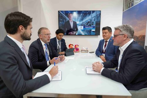 Directivos de Vibracoustic se reúnen con representantes de Querétaro