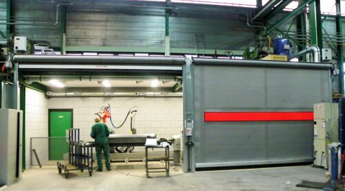 Protege tu lugar de trabajo con las puertas de Protección de Máquinas de EFAFLEX