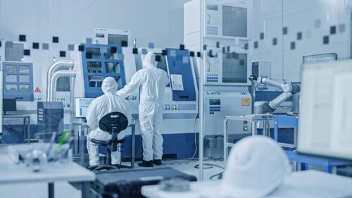 Minimiza riesgos en cleanrooms: La importancia de elegir el uniforme  especializado correcto