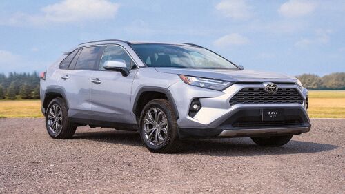 Toyota vende más de 9,000 unidades en abril y acelera con híbridos: ya representan el 35% de sus ventas